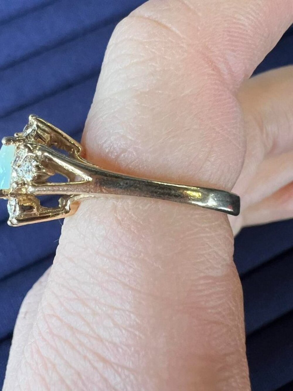 Uncas Vintage Gold Tone Faux Opal Ring - Picture 3 of 5